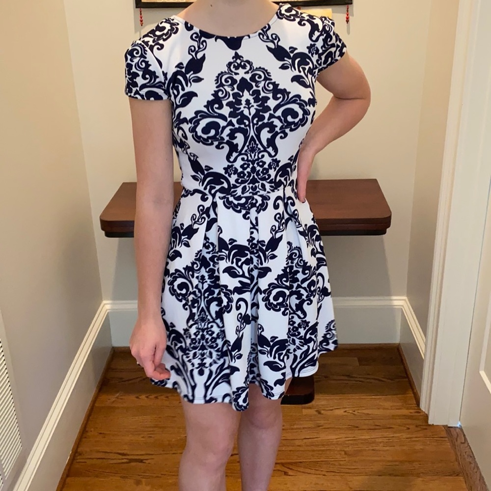 Adorable dress for party or fancy dinner